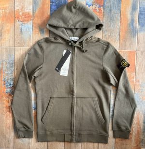 32_2c0ec726-6b11-4ffa-8050-4e6269487218.jpg СУИЧЪР С КАЧУЛКА STONE ISLAND