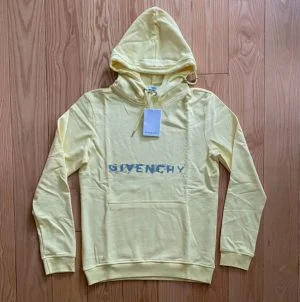 СУИЧЪР GIVENCHY