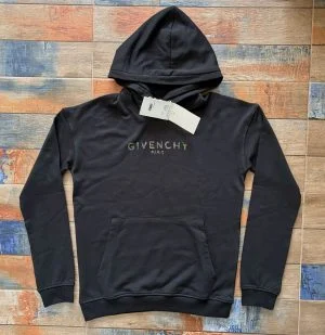 СУИЧЪР GIVENCHY