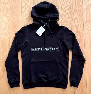 СУИЧЪР GIVENCHY