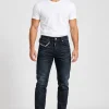 Мъжки тъмносини дънки DSQUARED2 с верижка върху модел