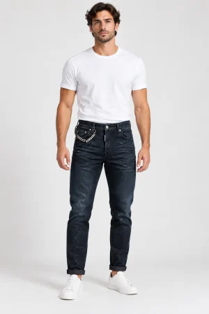 Мъжки тъмносини дънки DSQUARED2 с верижка върху модел