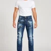 Мъжки сини дънки DSQUARED2 с три декоративни ципа — върху модел